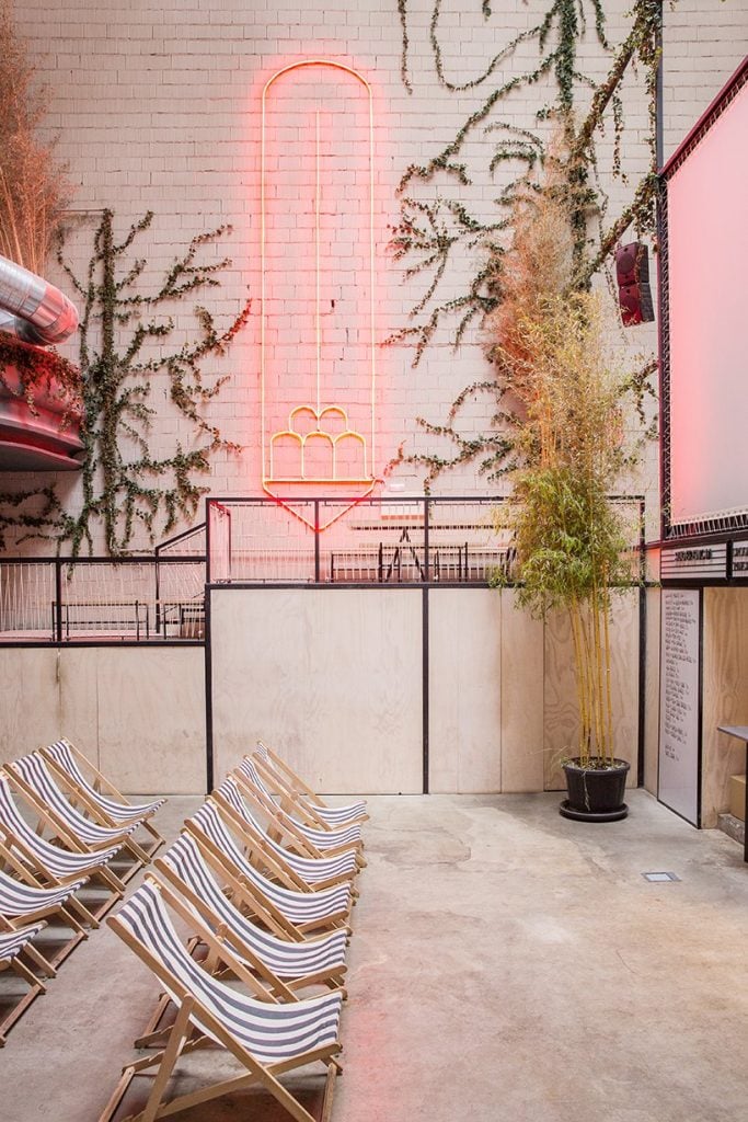 Il restyling di Plantea Studio cinema a luci rosse di Madrid | Collater.al 11