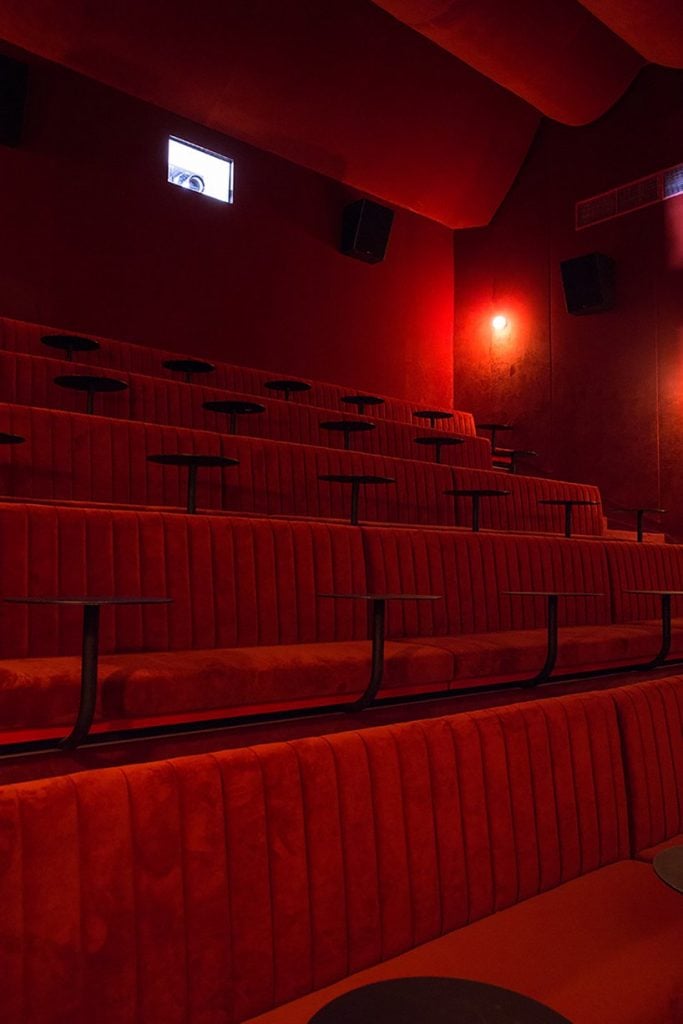 Il restyling di Plantea Studio cinema a luci rosse di Madrid | Collater.al 12