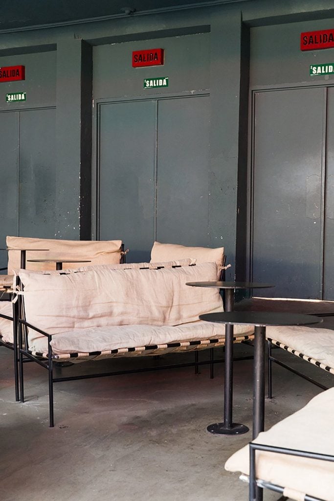 Il restyling di Plantea Studio cinema a luci rosse di Madrid | Collater.al 5