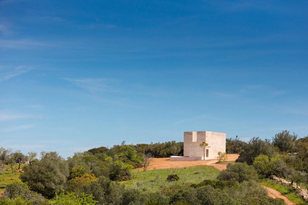 La Capela do Monte di Álvaro Siza è un rifugio per lo spirito | Collater.al