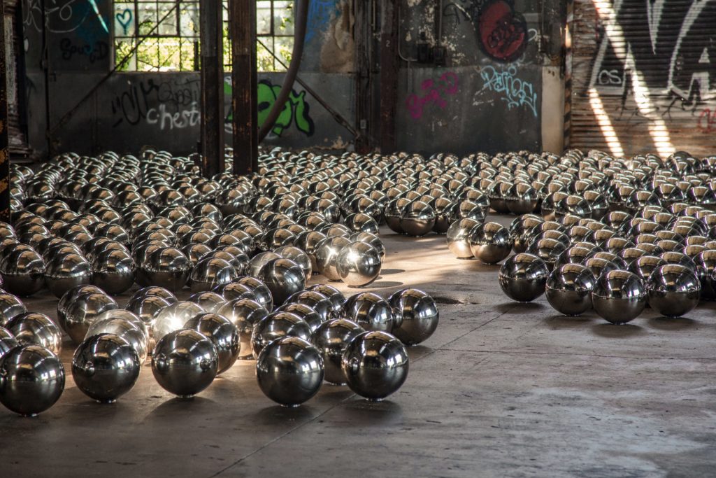Narcissus Garden, arriva a New York una delle installazioni storiche di Yayoi Kusama | Collater.al 4