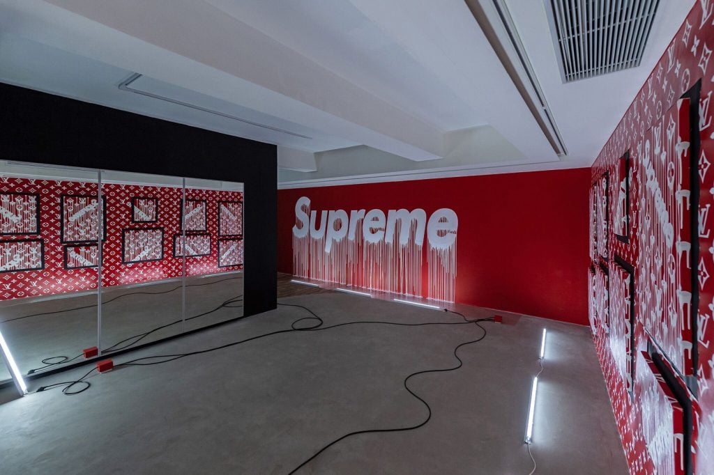 Supreme meme | Collater.al