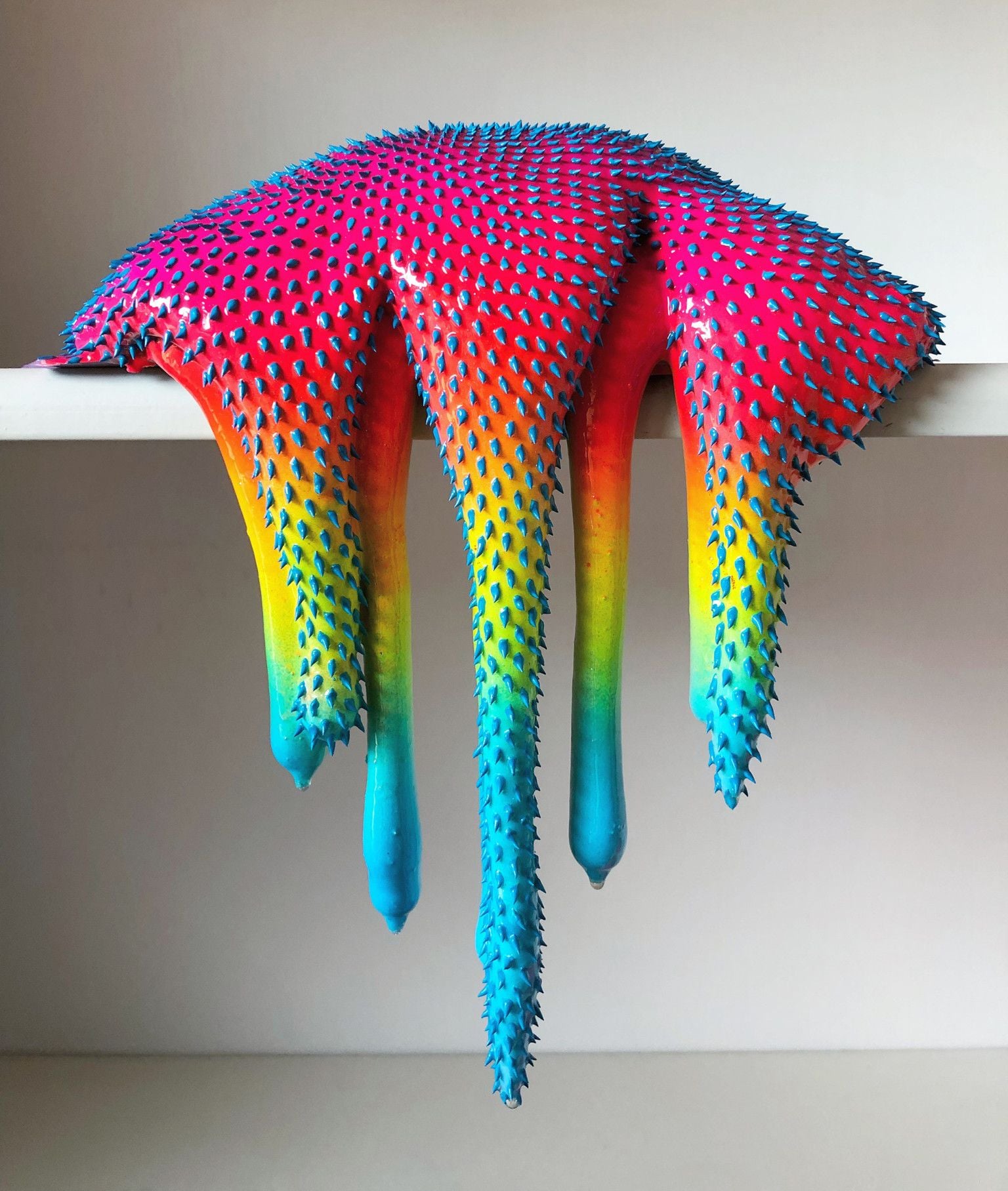 Le sculture destabilizzanti e fluorescenti di Dan Lam | Collater.al 10
