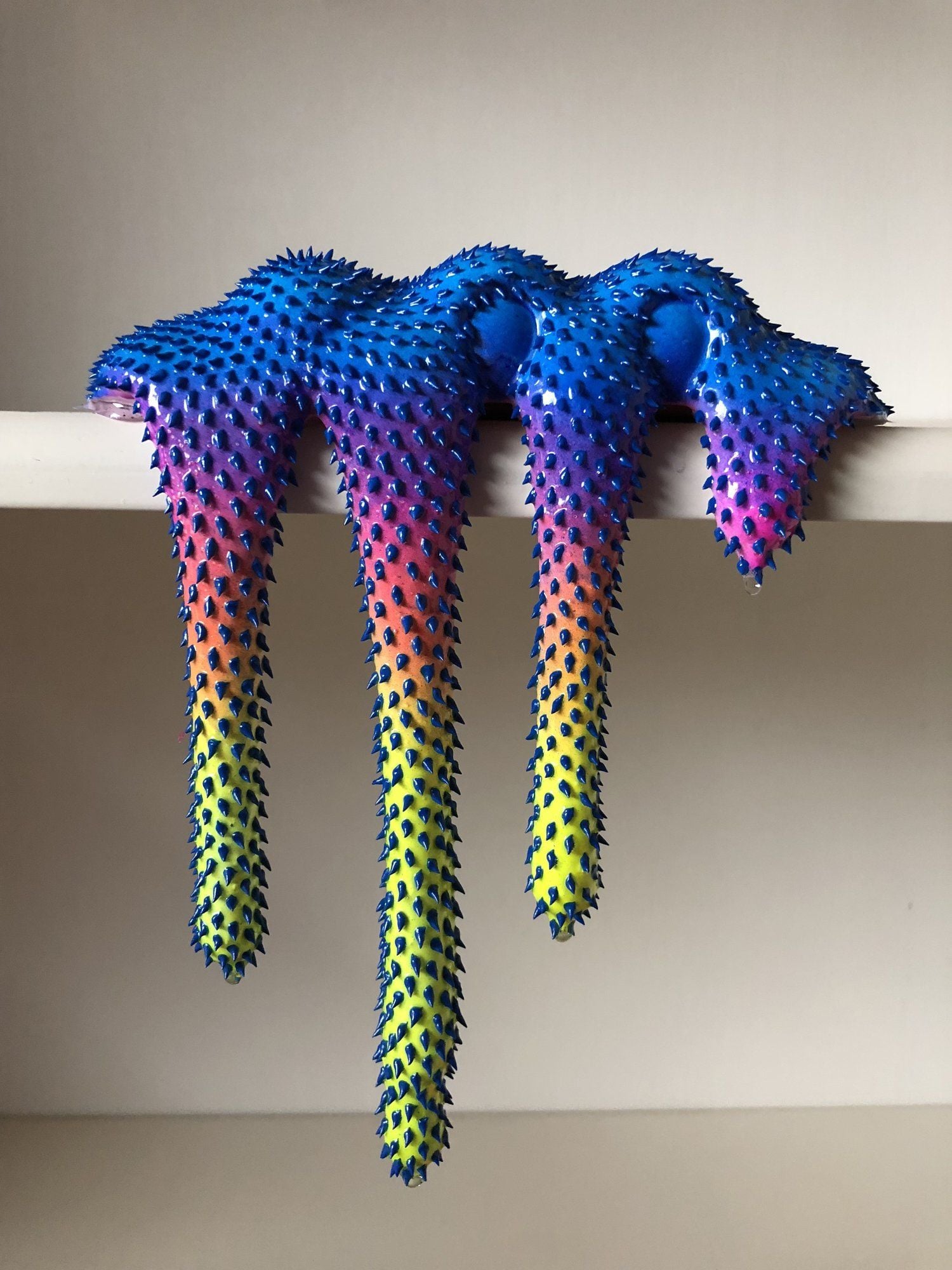 Le sculture destabilizzanti e fluorescenti di Dan Lam | Collater.al 11
