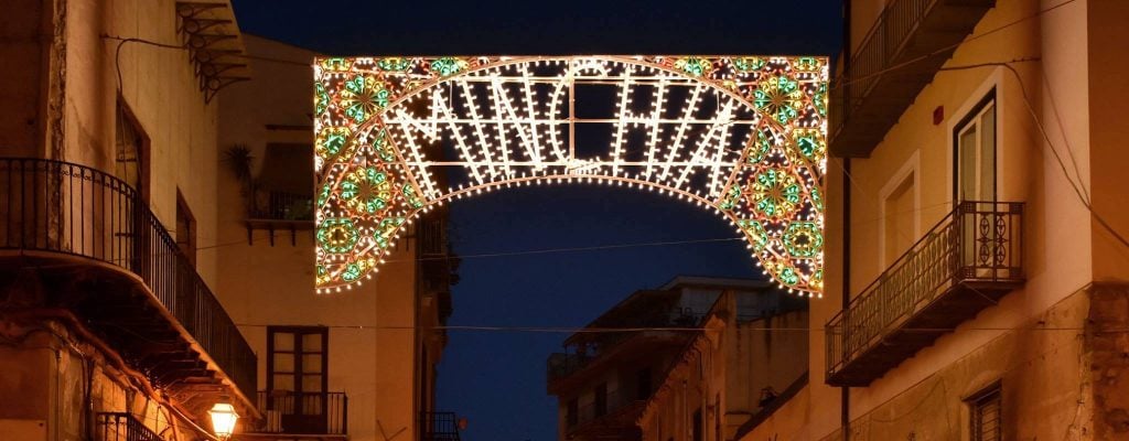 Fabrizio Cicero illumina Palermo con la scritta Minchia | Collater.al