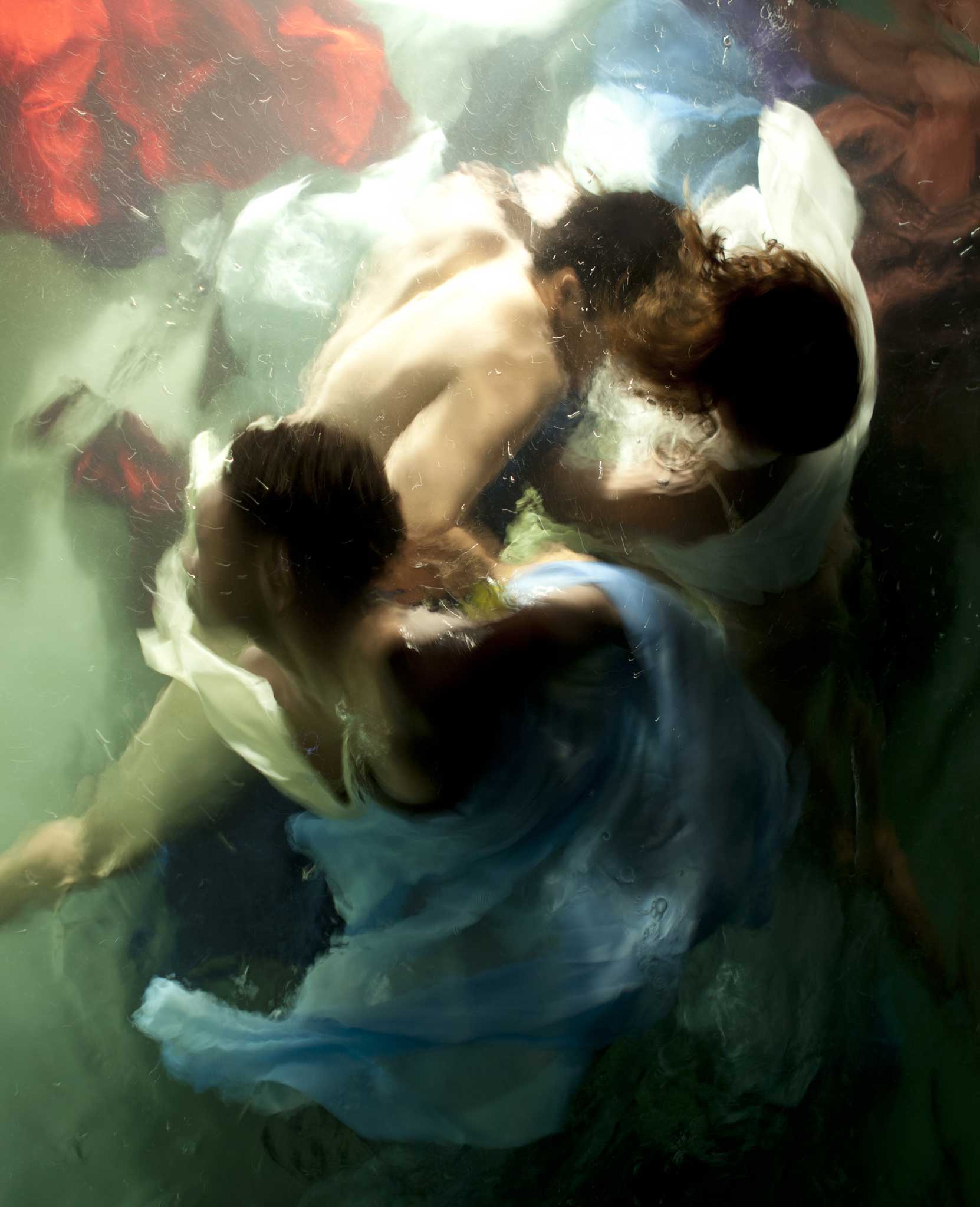 Le fotografie subacquee che sembrano quadri di Christy Lee Rogers | Collater.al
