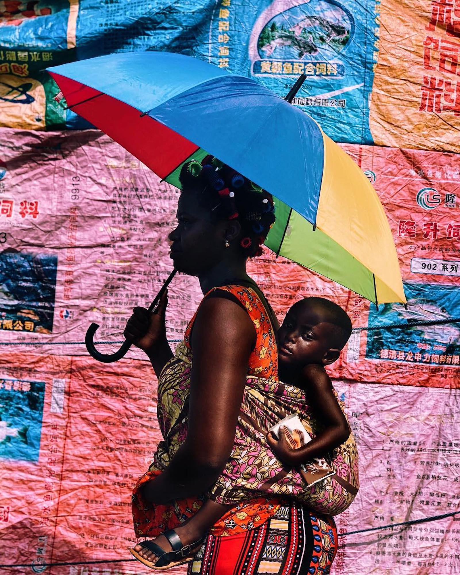 Price Gyasi fotografa i colori e le atmosfere del Ghana | Collater.al