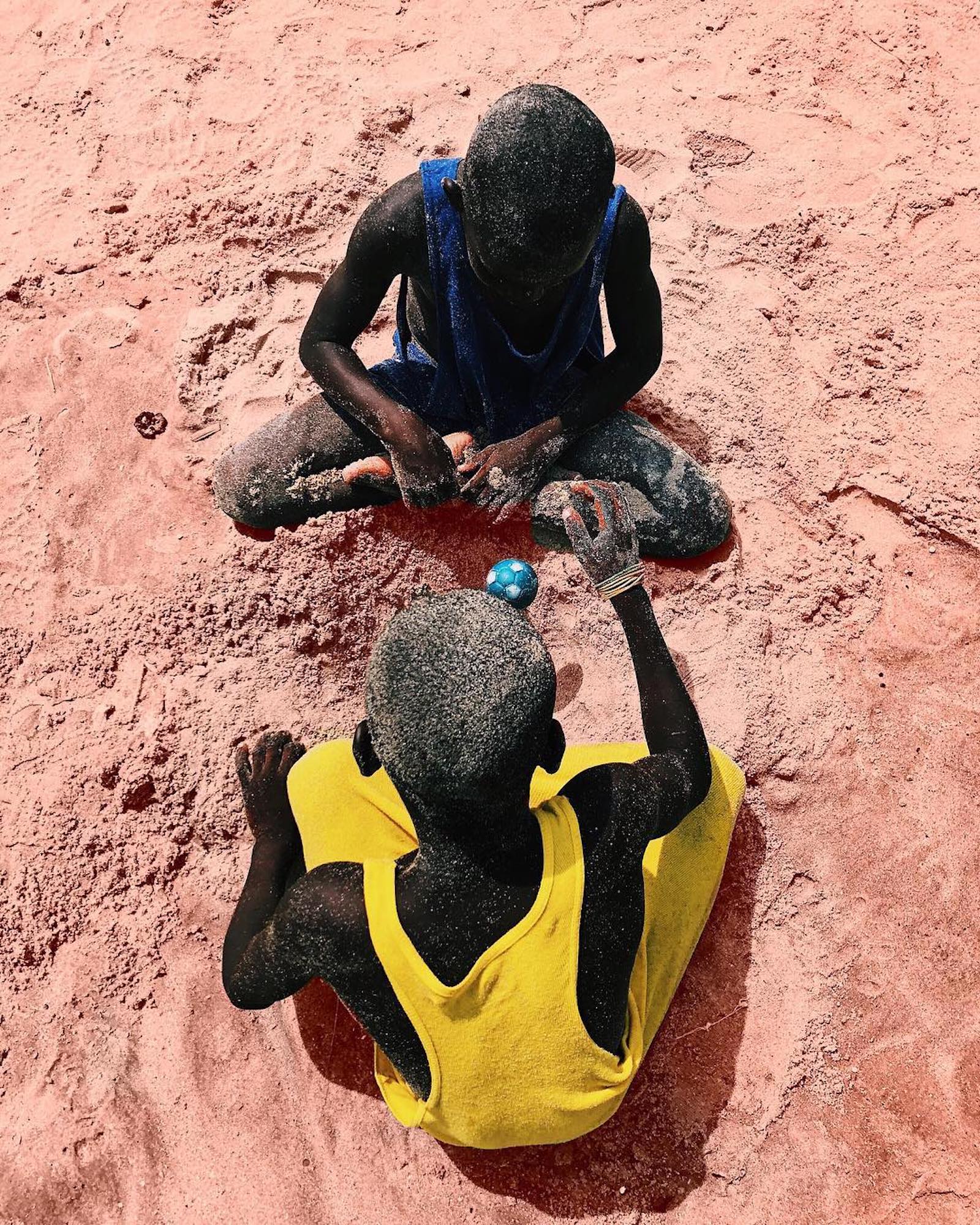 Price Gyasi fotografa i colori e le atmosfere del Ghana | Collater.al 5