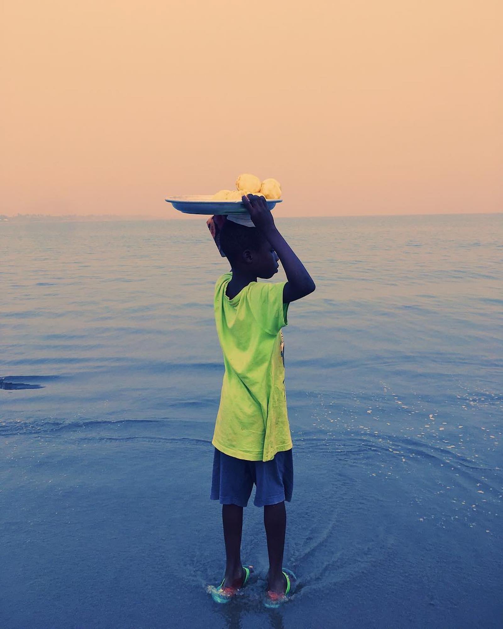 Price Gyasi fotografa i colori e le atmosfere del Ghana | Collater.al 9