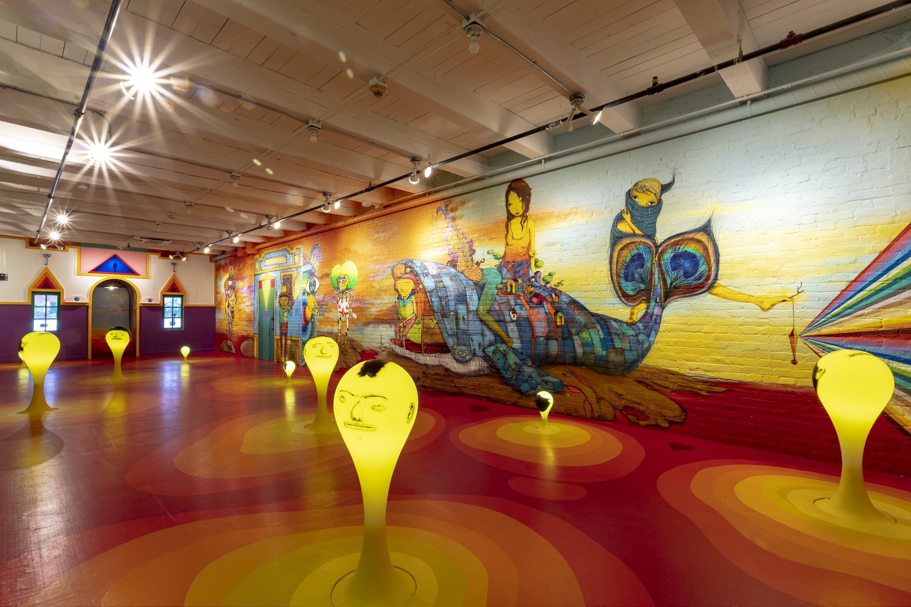 La mostra immersiva di OSGEMEOS, tra street e folk art | Collater.al