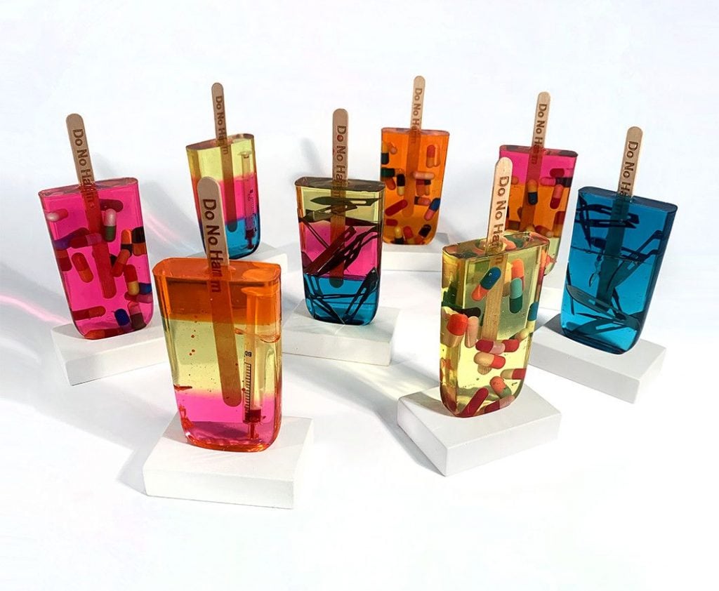 Miss Bugs plasma dei ghiaccioli che nascondo medicinali | Collater.al