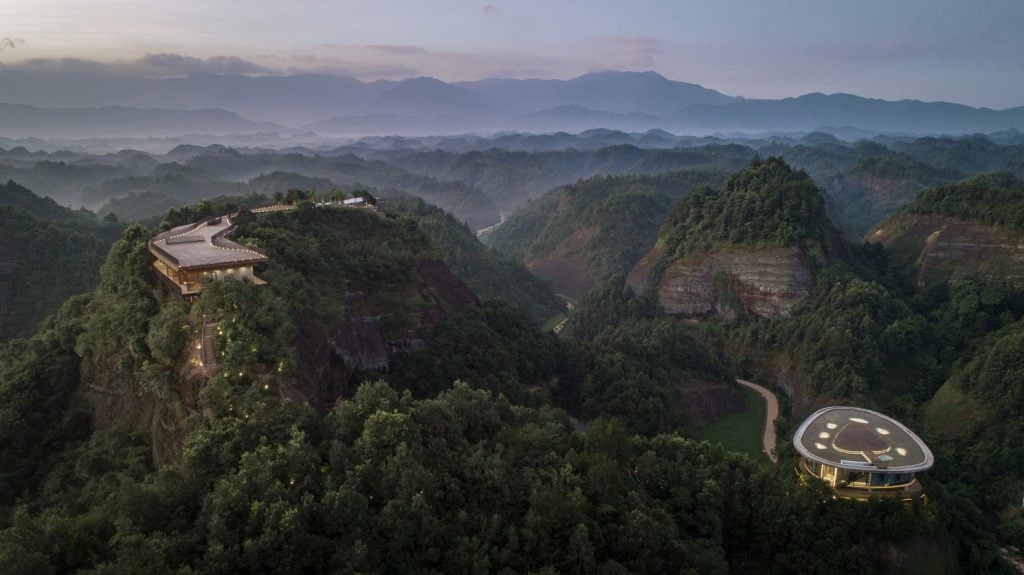 Eagle Rock Cliffs Hotel Duoxiangjie Architectural Design | Collater.al