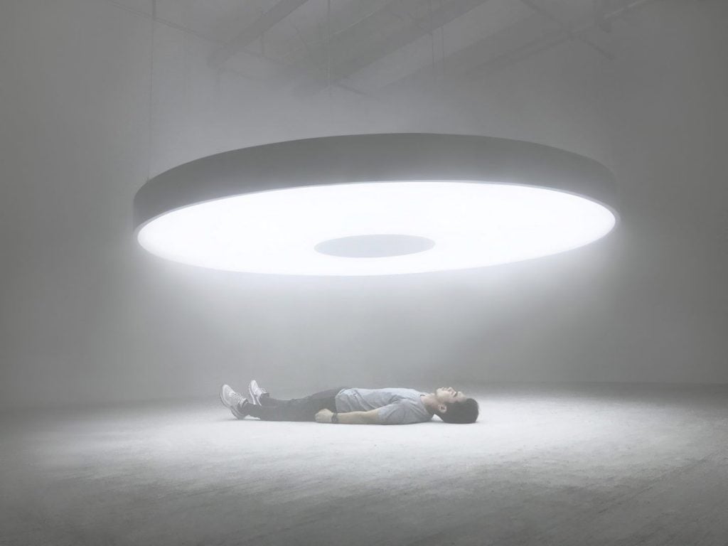 La magia della luce nelle installazioni di Karolina Halatek | Collater.al