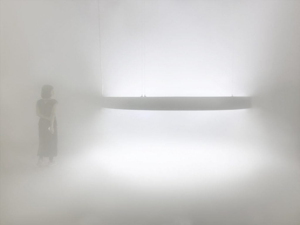 La magia della luce nelle installazioni di Karolina Halatek | Collater.al