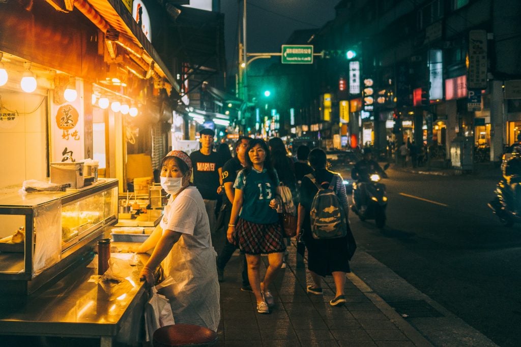 Nightwalk, il progetto fotografico di Przemek Krawczykowski | Collater.al