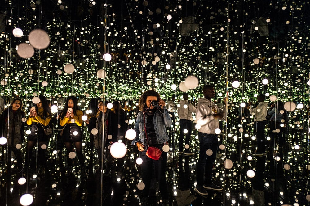 Le Infinity Room di Yayoi Kusama alla Tate Modern | Collater.al