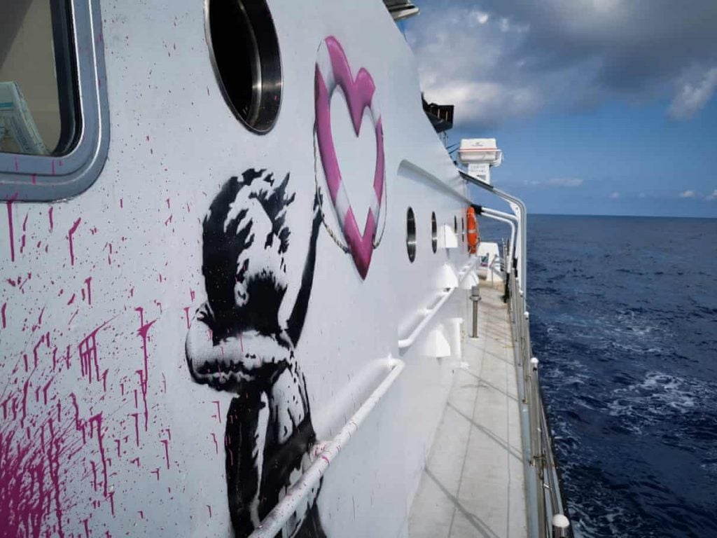 Louise Michel, la storia della nave umanitaria finanziata da Banksy | Collater.al