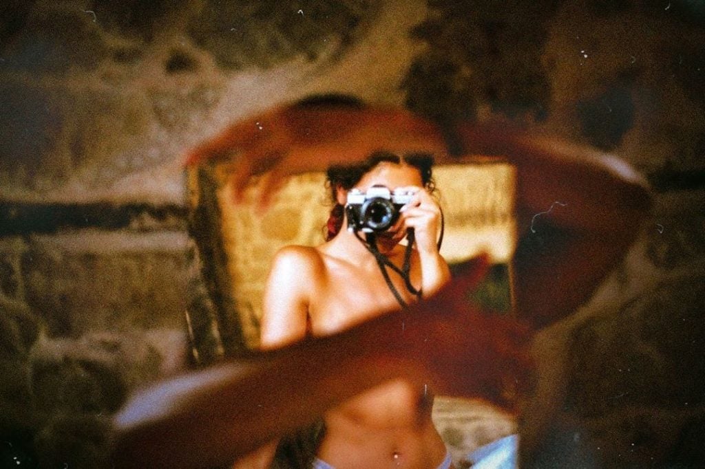 Gli scatti intimi e sensuali di Sevina Karageorgou | Collater.al