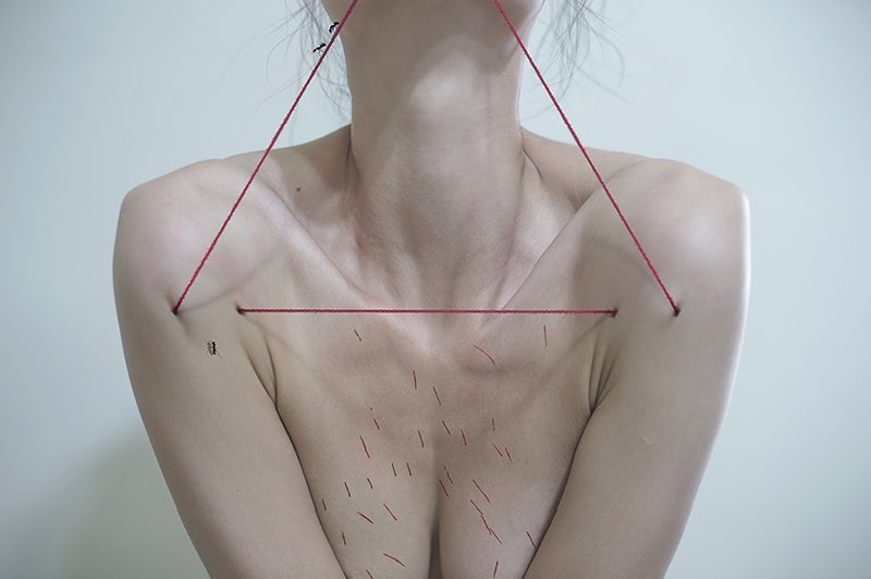 Le geometrie del corpo negli scatti di Lin Yung Cheng | Collater.al