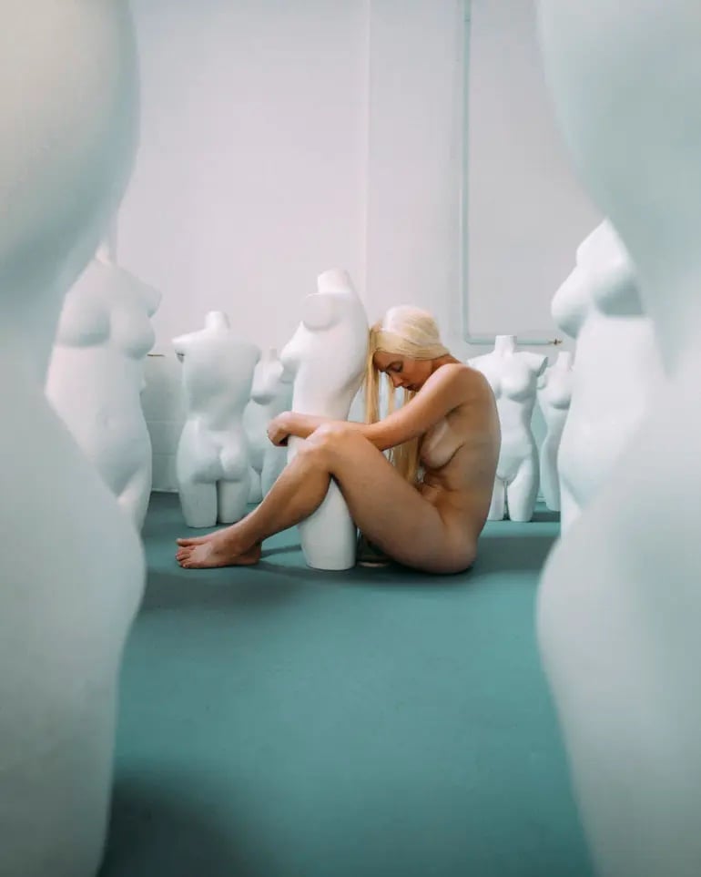 Hypnotic and sensual photography by Steven Gindler aka Cvatik