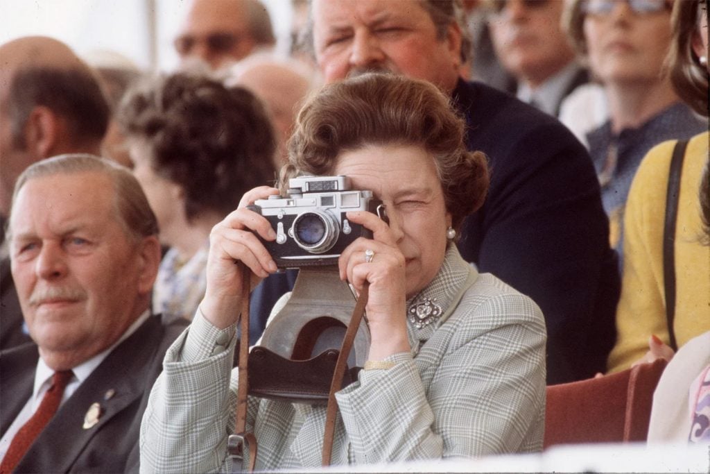 Her Majesty | Collater.al