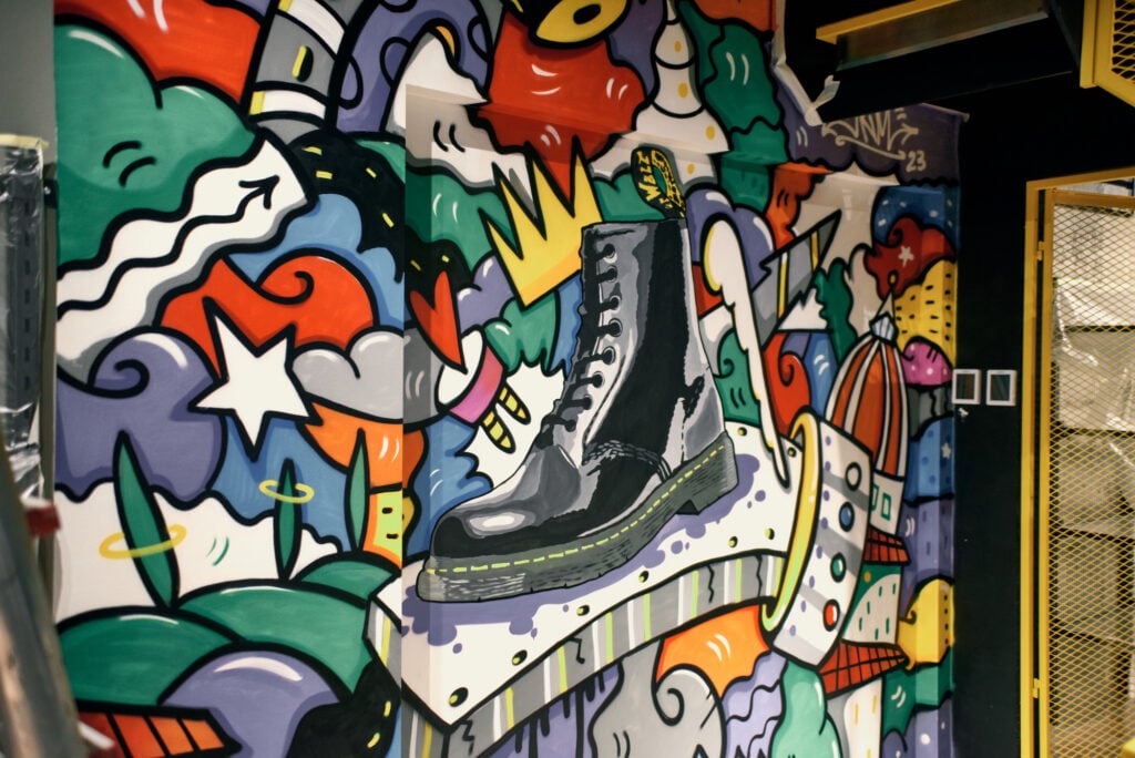 Martens-kunst メルテンスクンスト　西ドイツ　ウォールデコ Dr. Martens' new store in Florence celebrates the city's