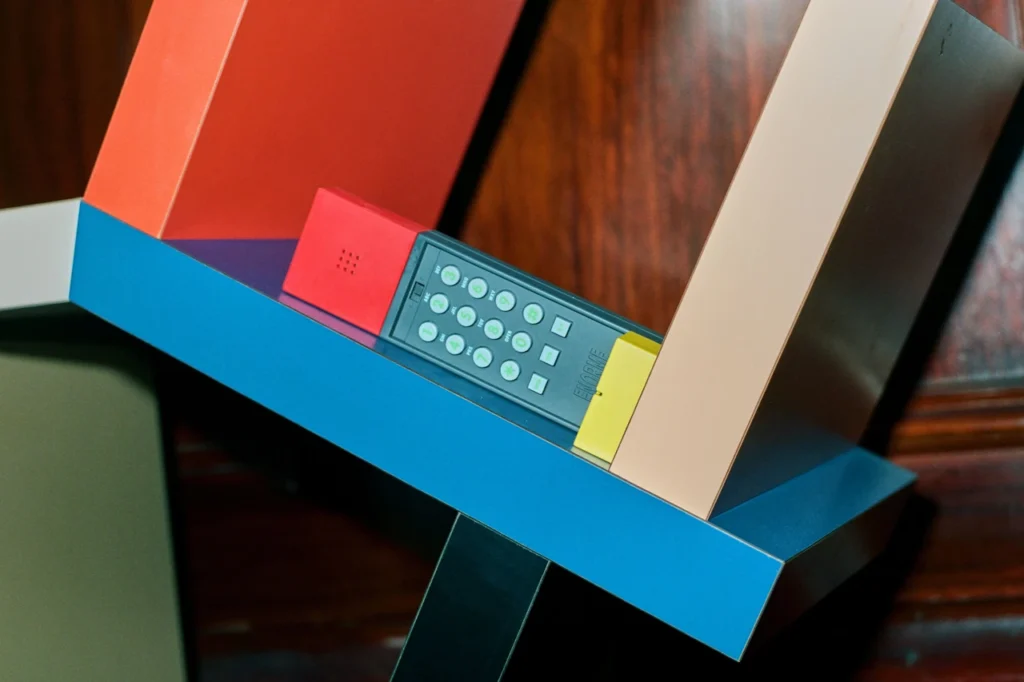 They Found a ENORME Phone Inside a Time Capsule | Collater.al